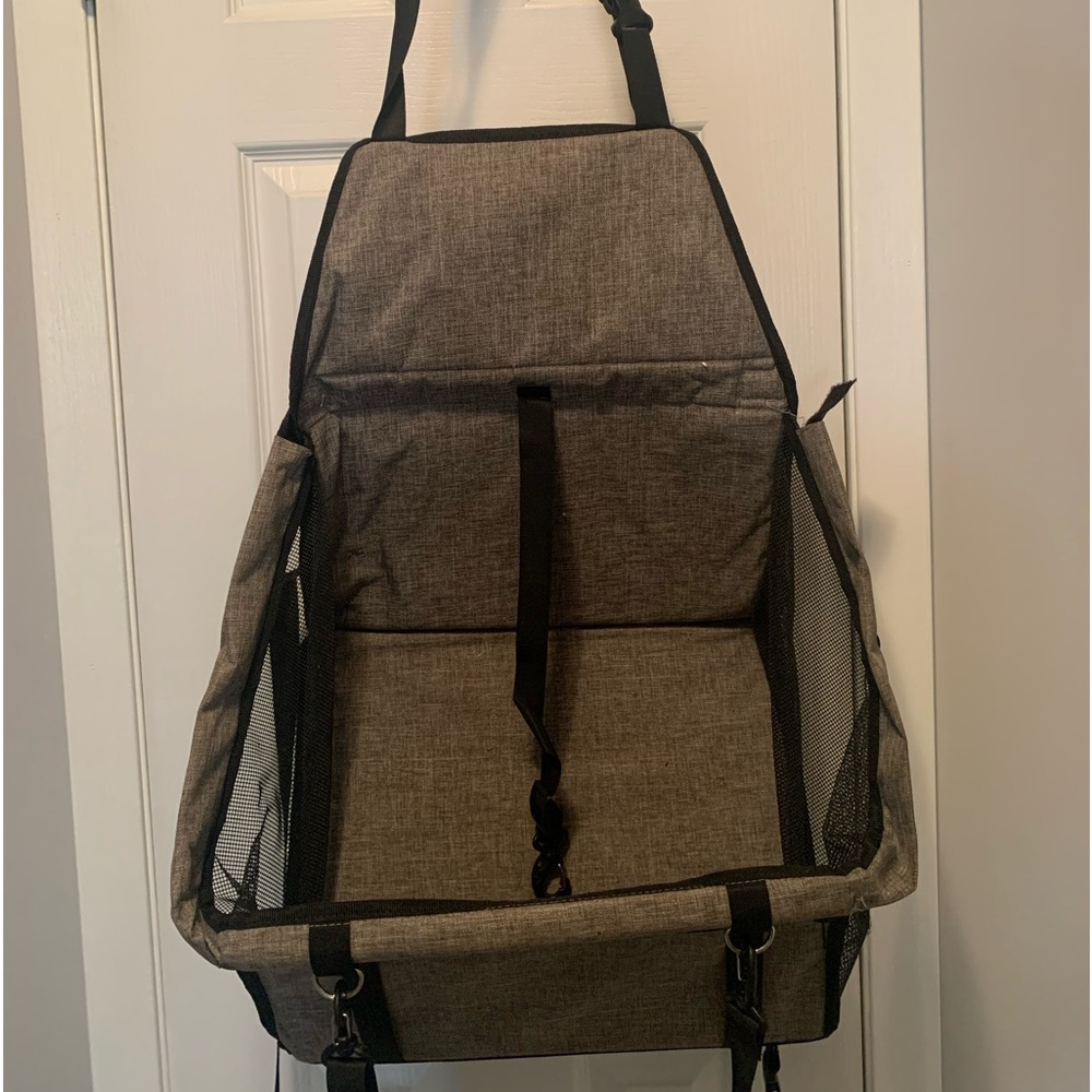 Dog carrier for car